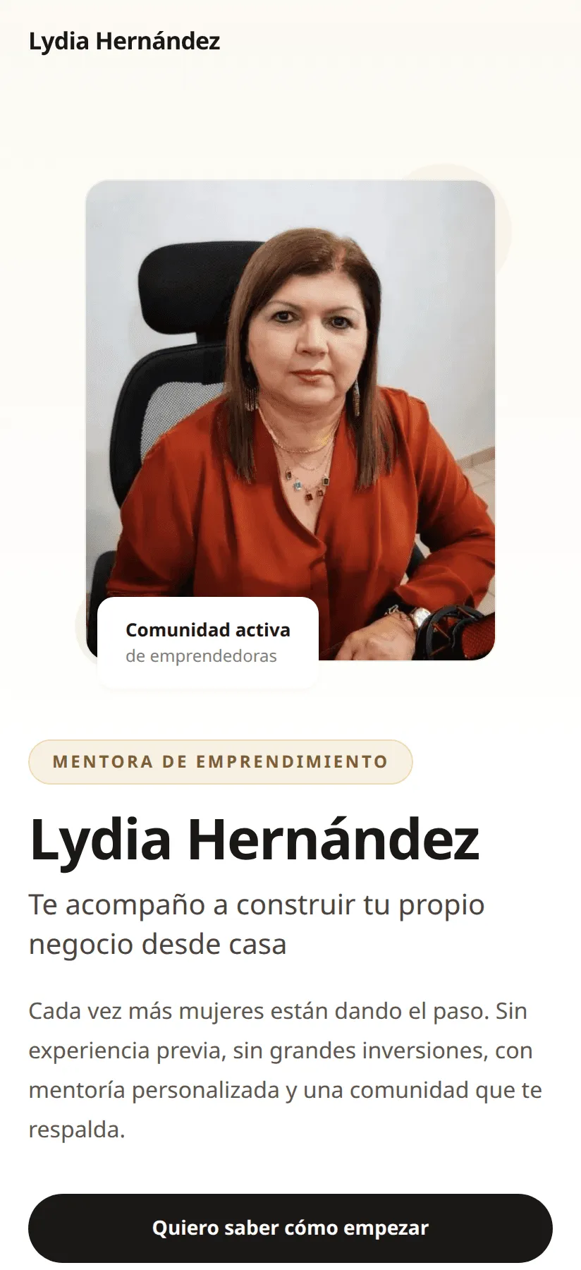 lydiahernandez.mx en un celular: el sitio de Lydia Hernández, mentora de emprendimiento, con su foto real y botones de contacto